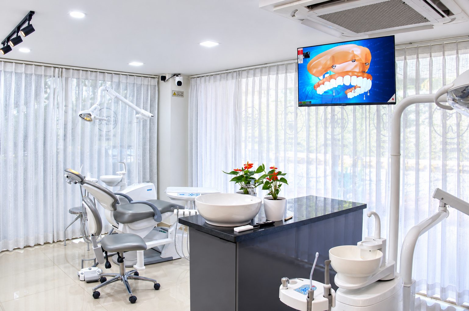 Advanced Dental Operatory Suite with 3D Display